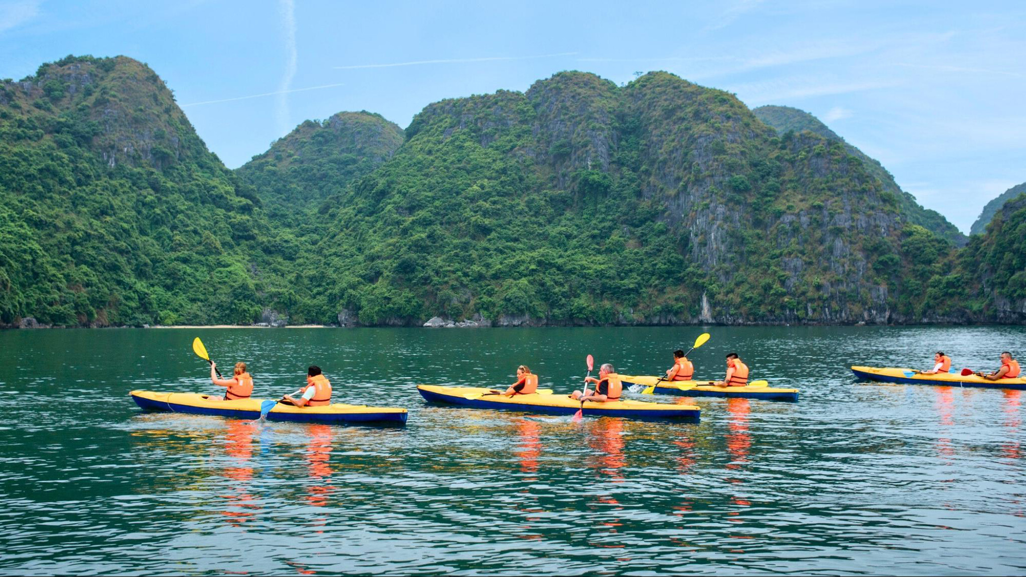 Kayaking in Cong Do delivers a unique adventure amidst untouched natural beauty